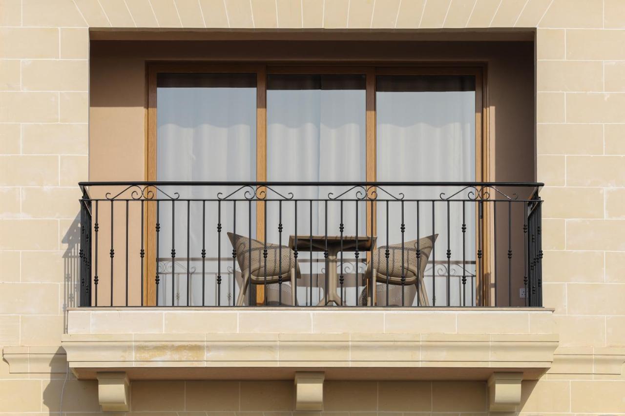 Gem Beachfront Apt With Amazing Bay And Sea Views Бирзеббуджа Экстерьер фото